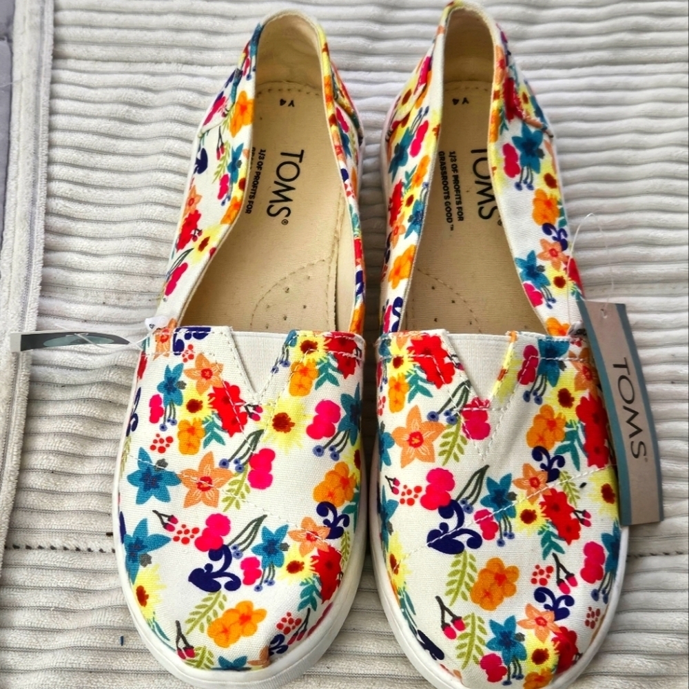 TOMS Floral Slip-On Shoes Size 4Y Girls NWT